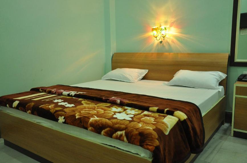Hotel Kiran Palace Βαρανάσι Δωμάτιο φωτογραφία