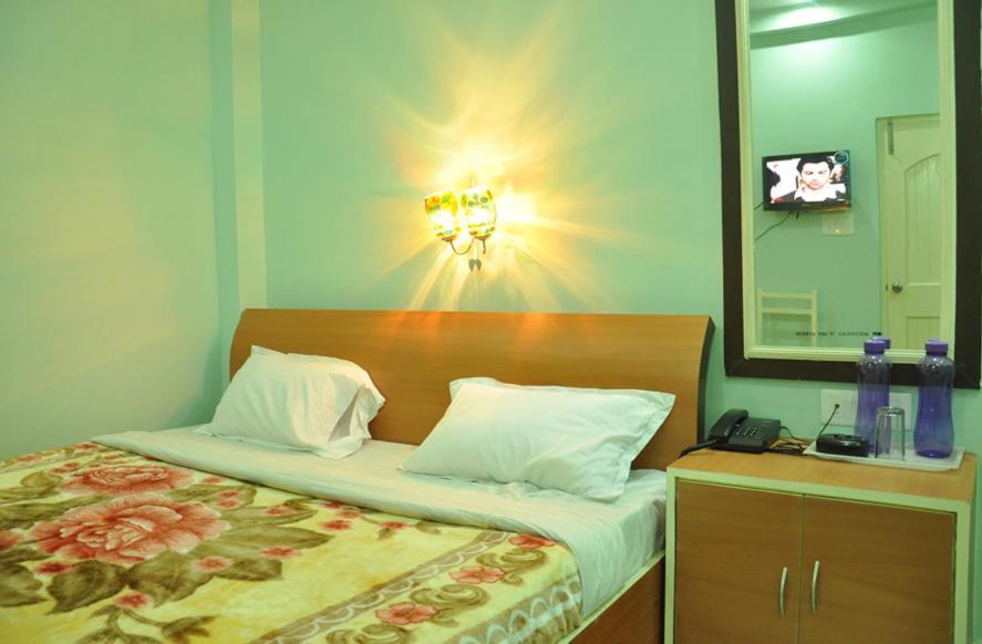Hotel Kiran Palace Βαρανάσι Δωμάτιο φωτογραφία