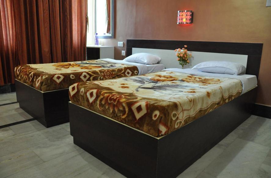 Hotel Kiran Palace Βαρανάσι Δωμάτιο φωτογραφία